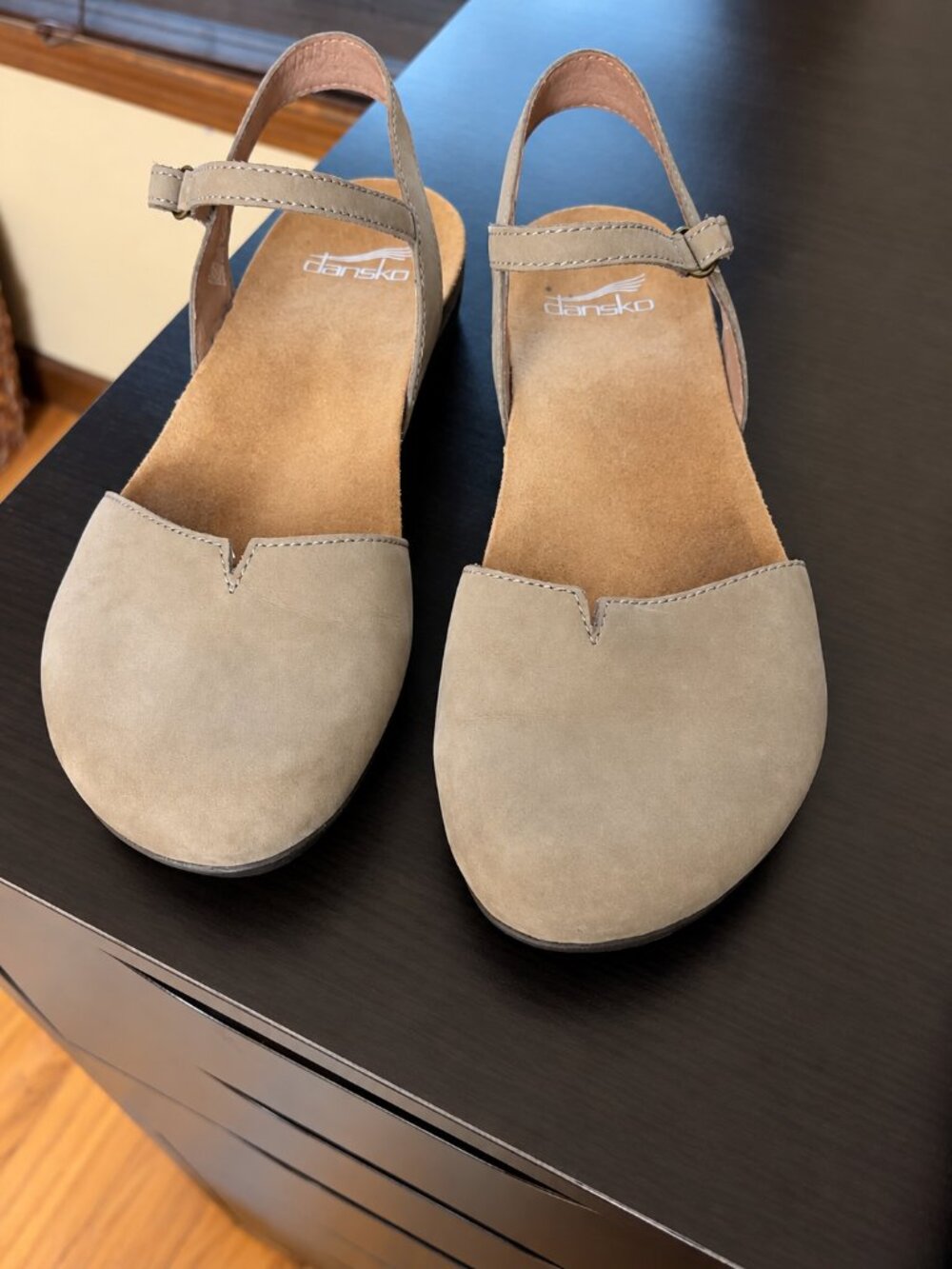 Dansko Rowan Taupe Nubuck Leather Sandals Size 38 7.5-8